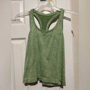 Lululemon swiftly cropped tank. Very gently used.